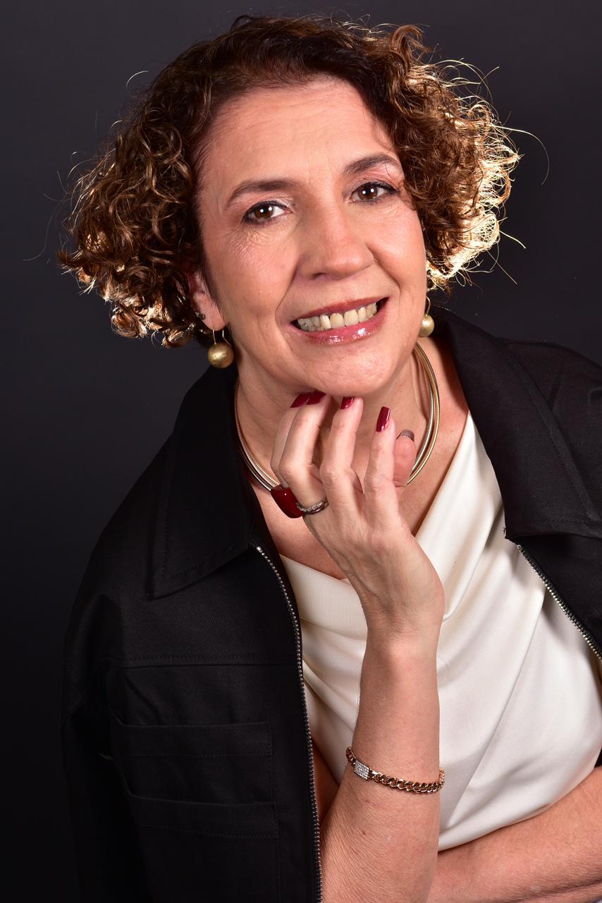 Rosângela Santos, psicóloga, sorrindo